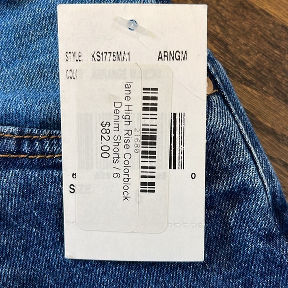 Women's KUT from the Kloth Jane High Rise Fray Jean Shorts - Picture 9 of 9